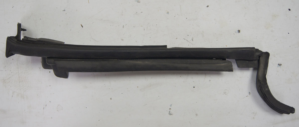 20042009 Cadillac XLR Left Upper Weatherstrip Used 10310089 15246654