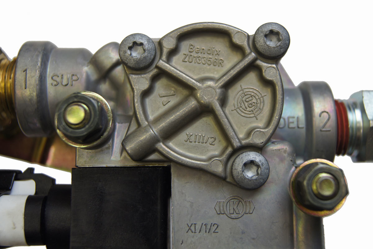 2006-2009 Topkick/Kodiak C8500 Rear LH Electronic Brake Control Valve