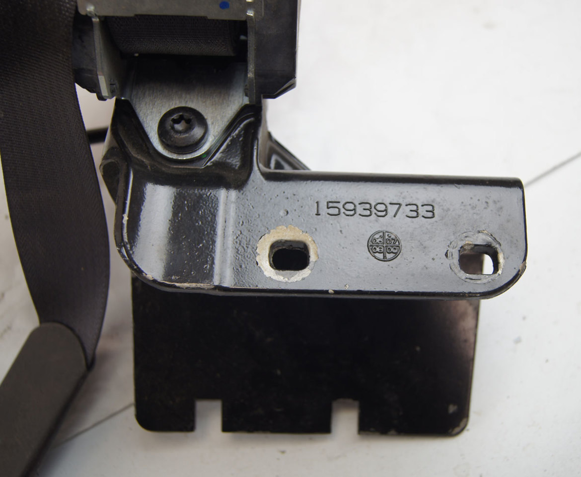 20052013 Chevy Corvette C6 Seat Belt Bracket Left Side Used 15939733