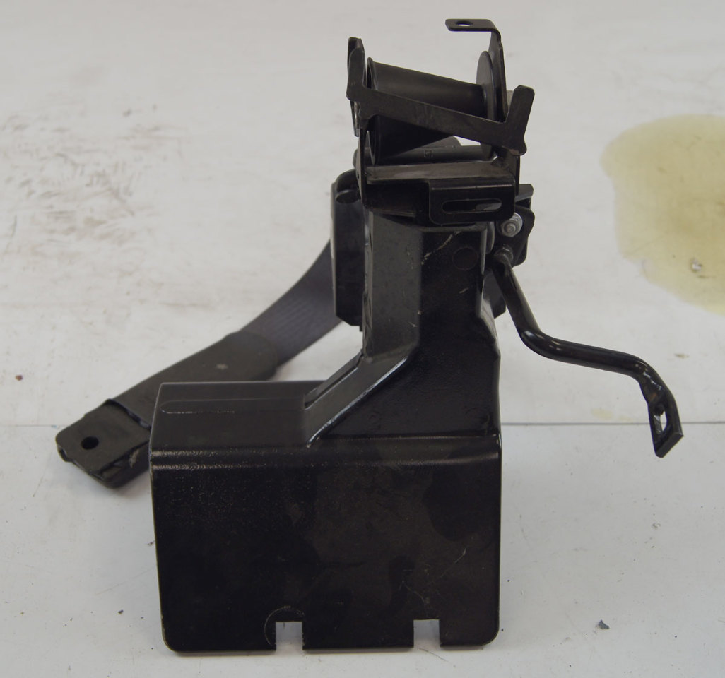 20052013 Chevy Corvette C6 Seat Belt Bracket Left Side Used 15939733