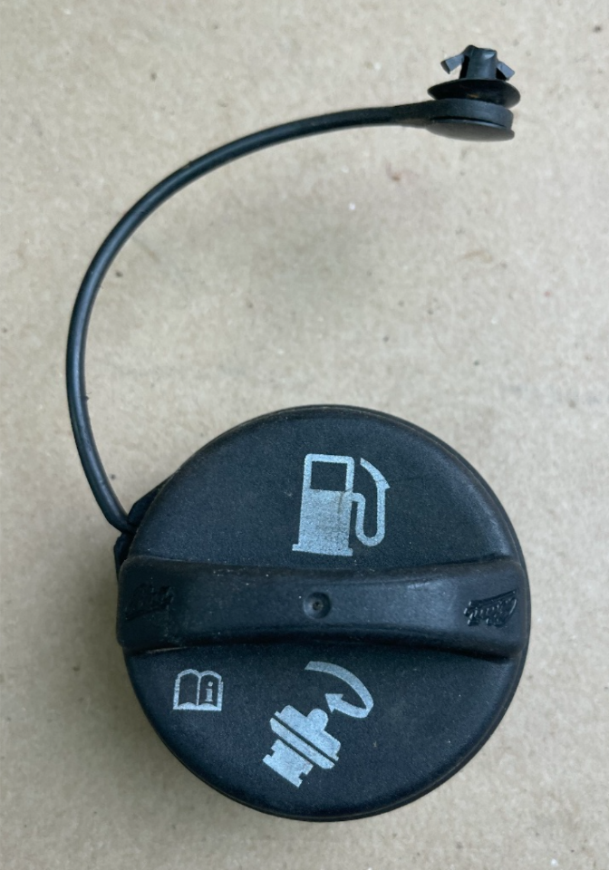 Replacement Gas Cap With Tether For 2005-2009 Scion TC & 2005-2007 Toyota Avalon