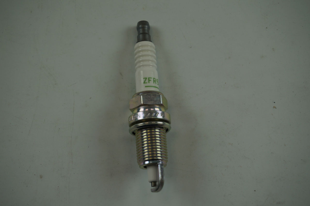 NGK V POWER ZFR5N SPARK PLUGS PACK OF 4 3459 NOS Factory OEM Parts