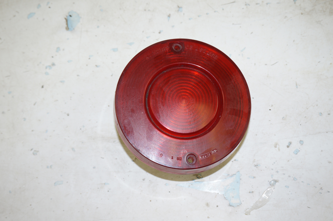 198082 CHEVROLET CHEVY CORVETTE C3 TAILLIGHT LAMP LENS HOUSING BRAKE