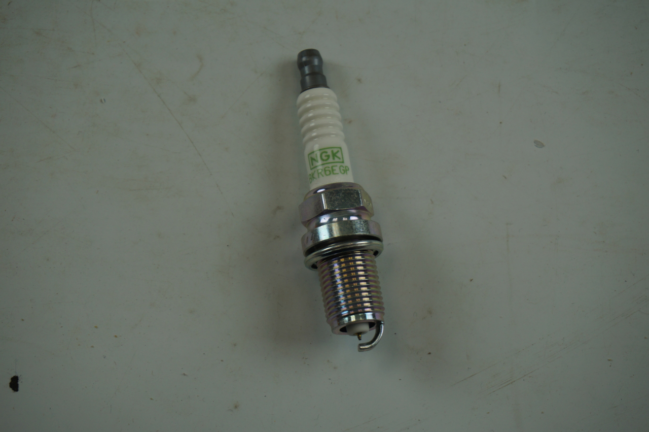 NGK V POWER BKR6EGP SPARK PLUGS PACK OF 4 #7092 NOS | Factory OEM Parts