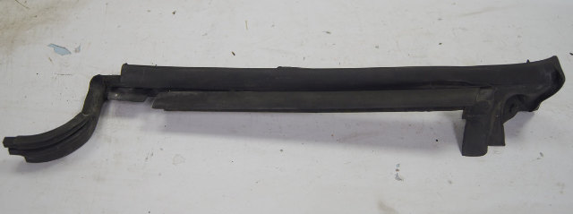 2004-2009 Cadillac XLR Right Upper Weatherstrip Used 10310090 15246655 15224687