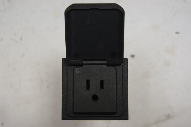 2011-2017 GM Power Outlet Receptacle AC120V 150W Max Used 13332854 23254739