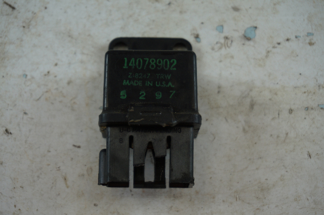 1984-1989 Chevy Corvette C4 Bose Radio Speaker Amp Relay Used OEM 14078902