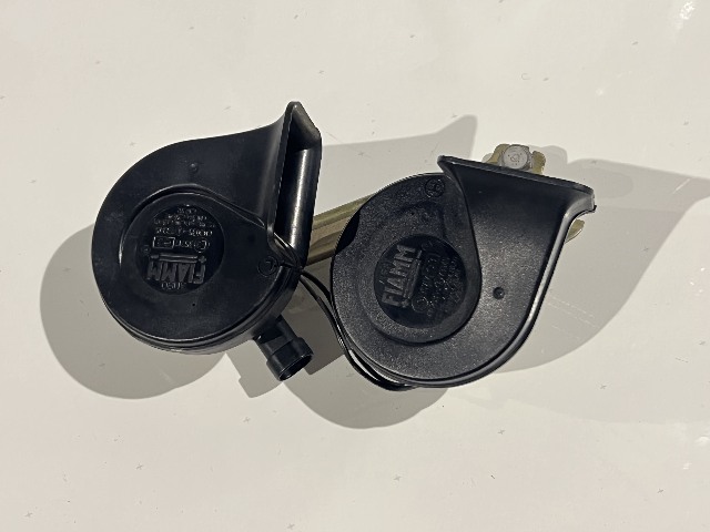 1997-2004 Chevy Corvette C5 Horn High Note W/Bracket Used OEM 89046917 12368061